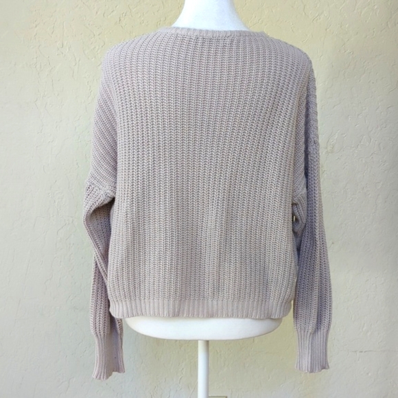 3/$20🌟 Brandy Melville Taupe Chunky Knit Crew Neck Cropped Sweater One Size - Picture 4 of 6
